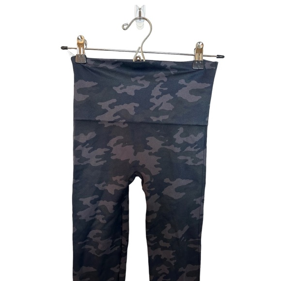 SPANX Black Camouflage Leggings- small - Picture 6 of 8